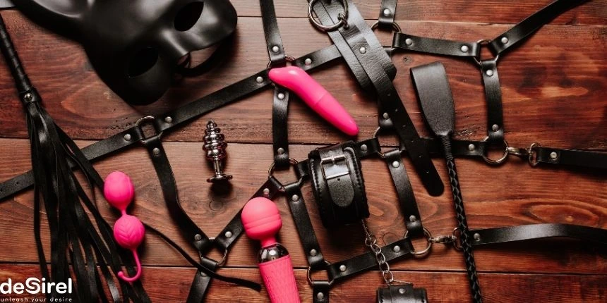 Collezione accessori BDSM con manette in pelle, corde e blindfold - Desirel Online Sex Shop